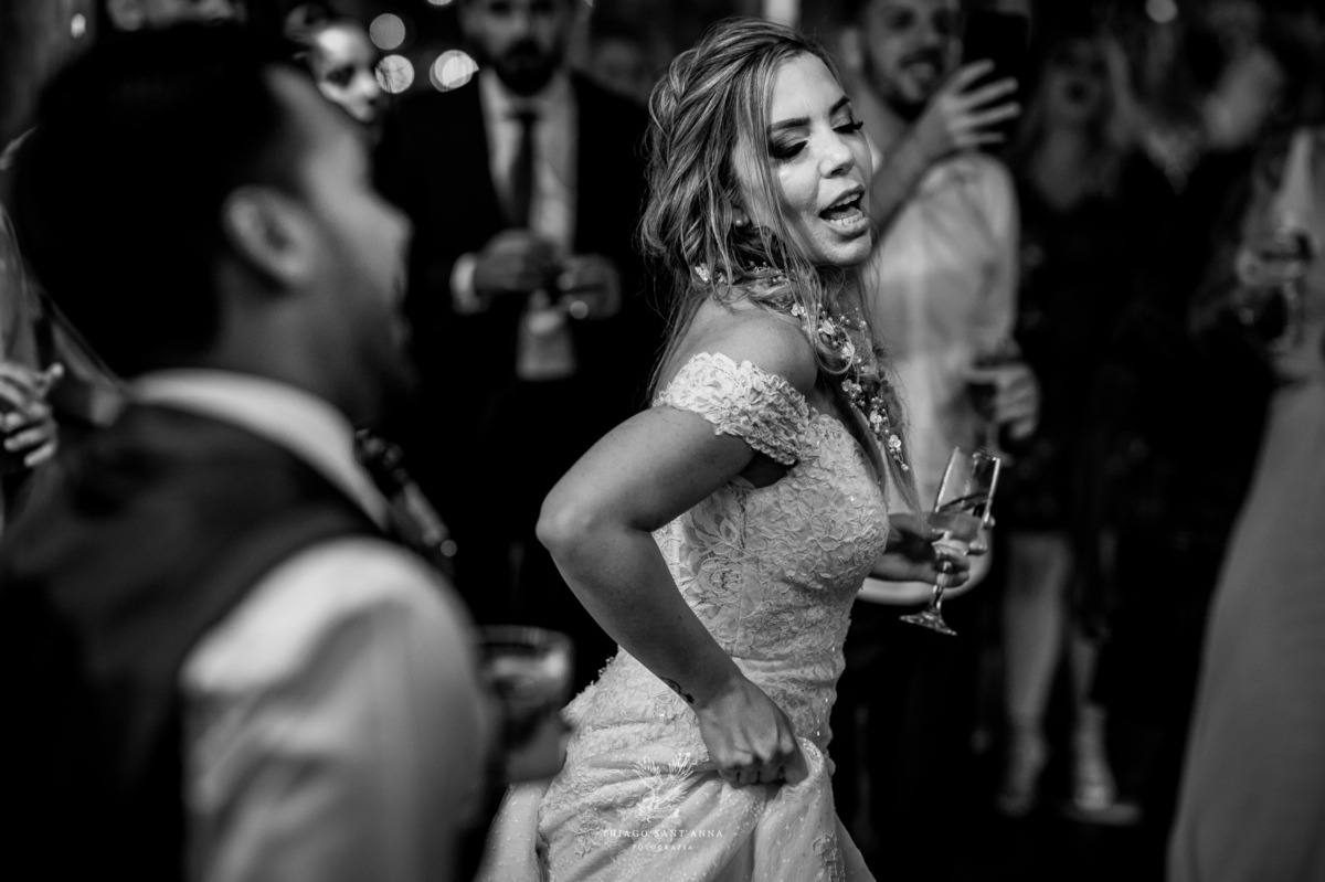 Noiva na pista de dança