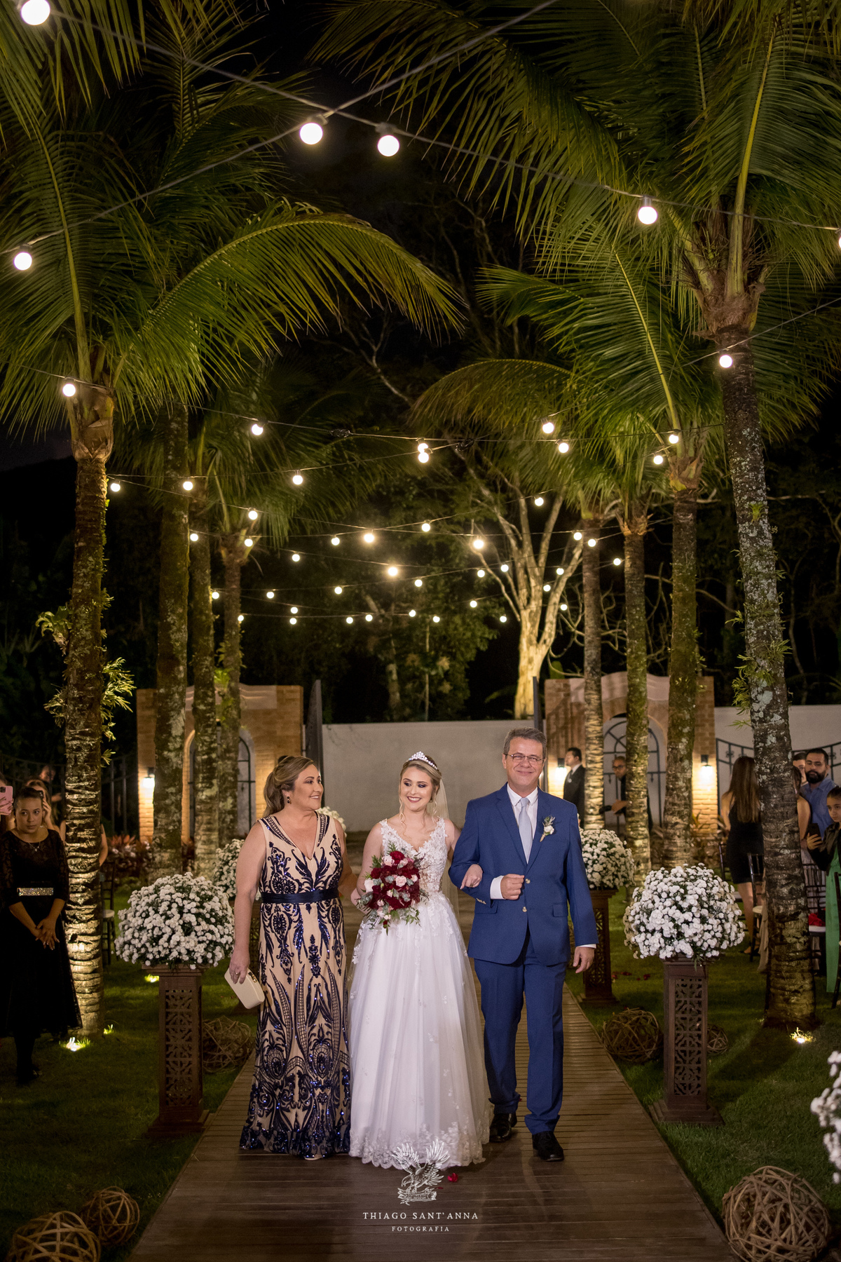 Entrada da noiva com os pais