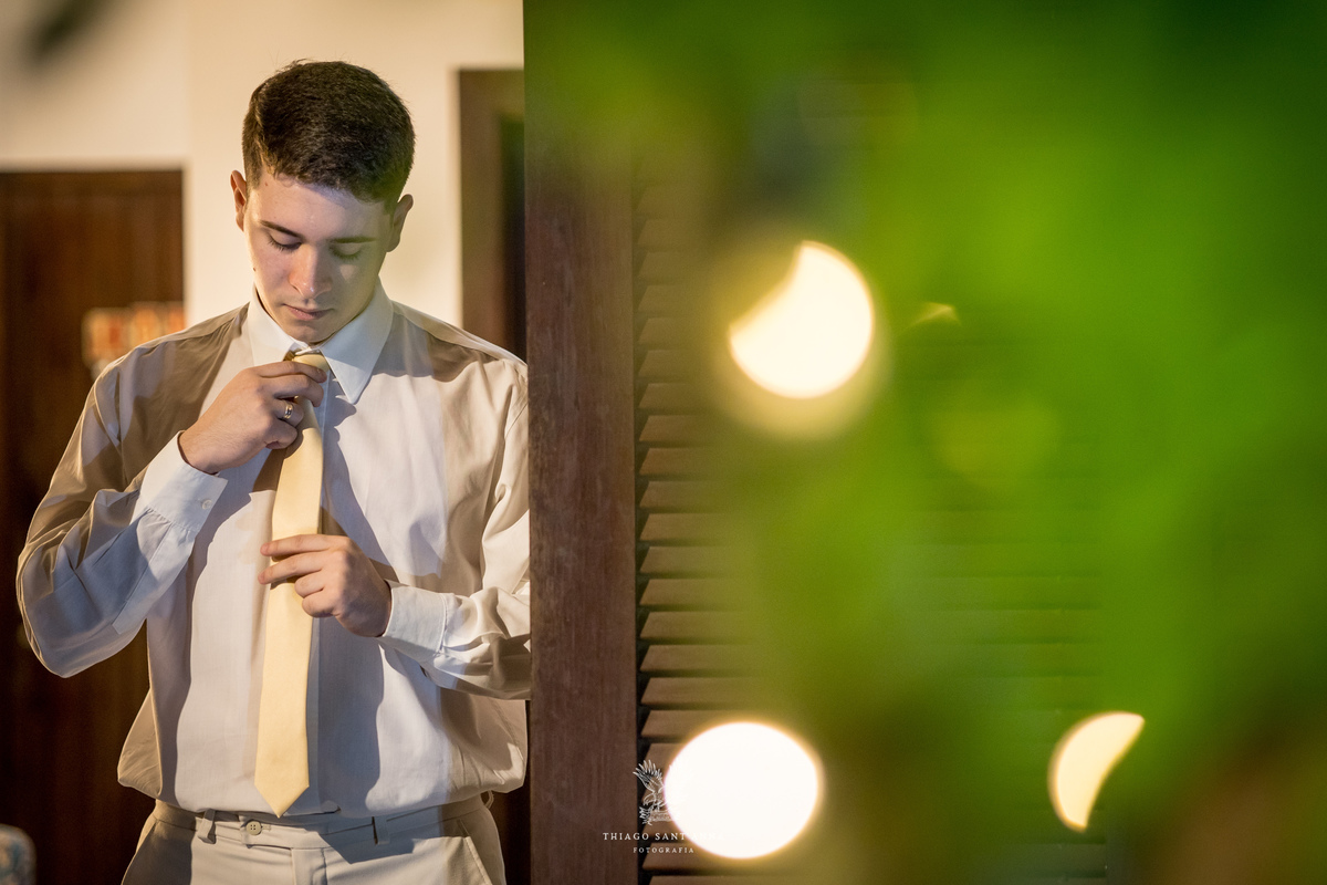 Making of do noivo arruma gravata