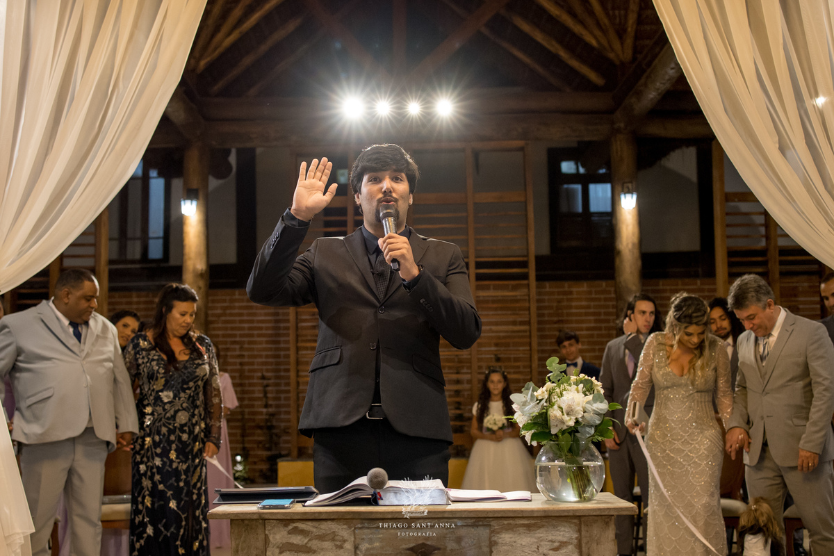 Pastor finaliza cerimônia