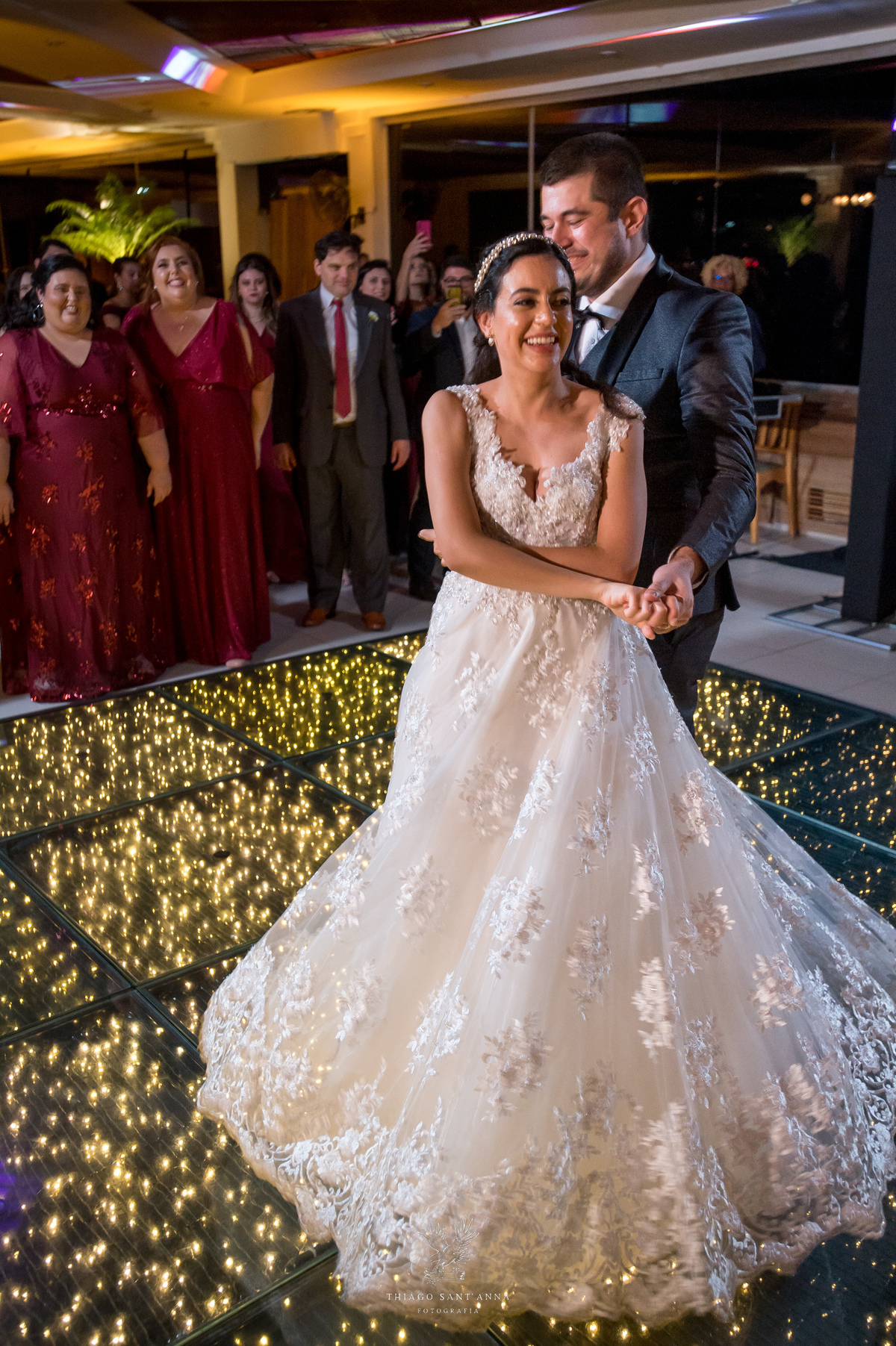 Dança dos noivos na pista