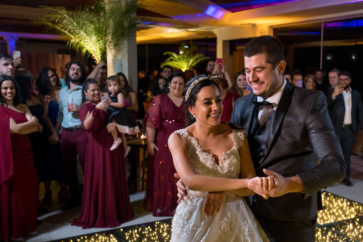 Dança dos noivos na pista