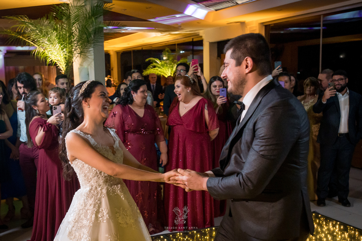 Dança dos noivos na pista