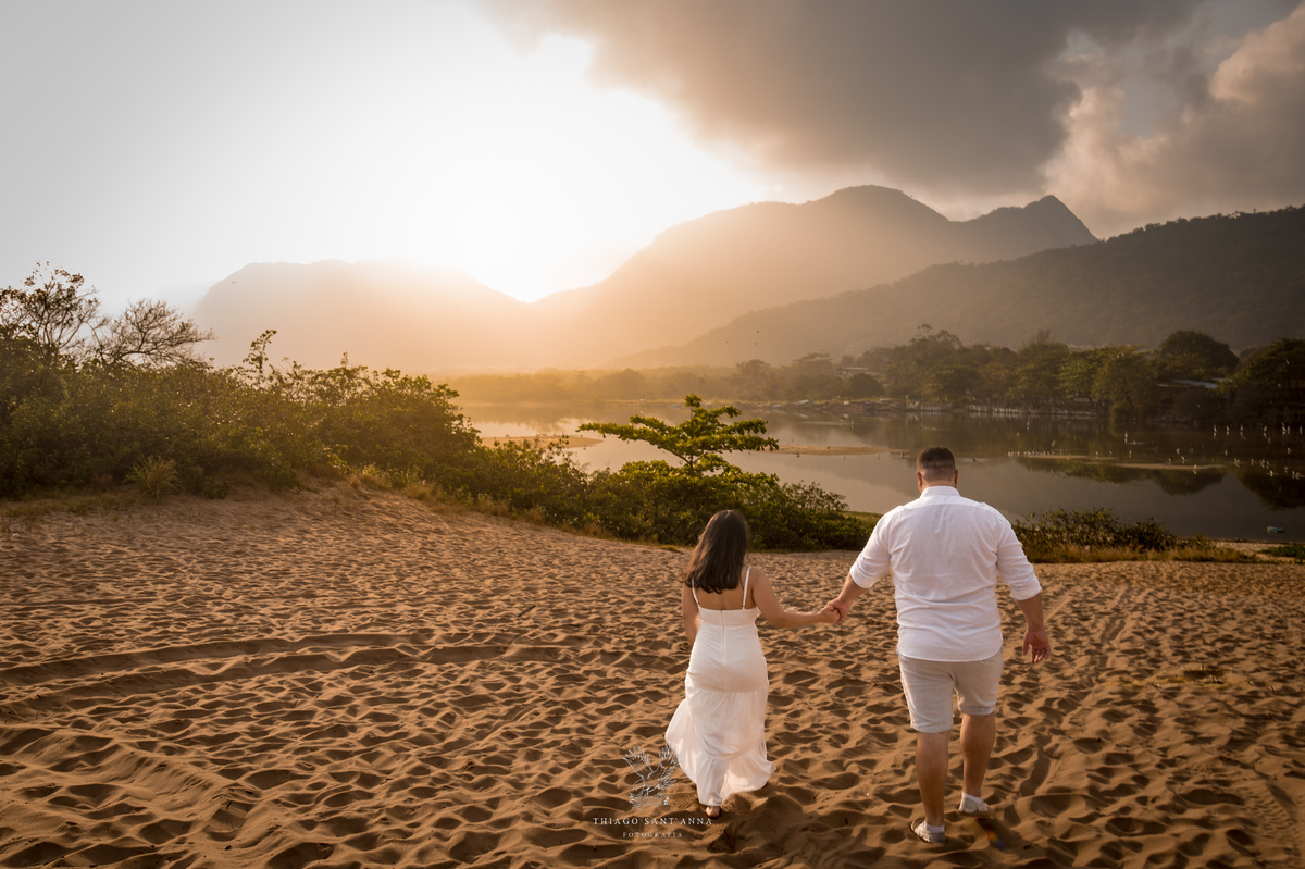 Ensaio pré wedding ambiente externo camboinhas niterói vegetação paisagem