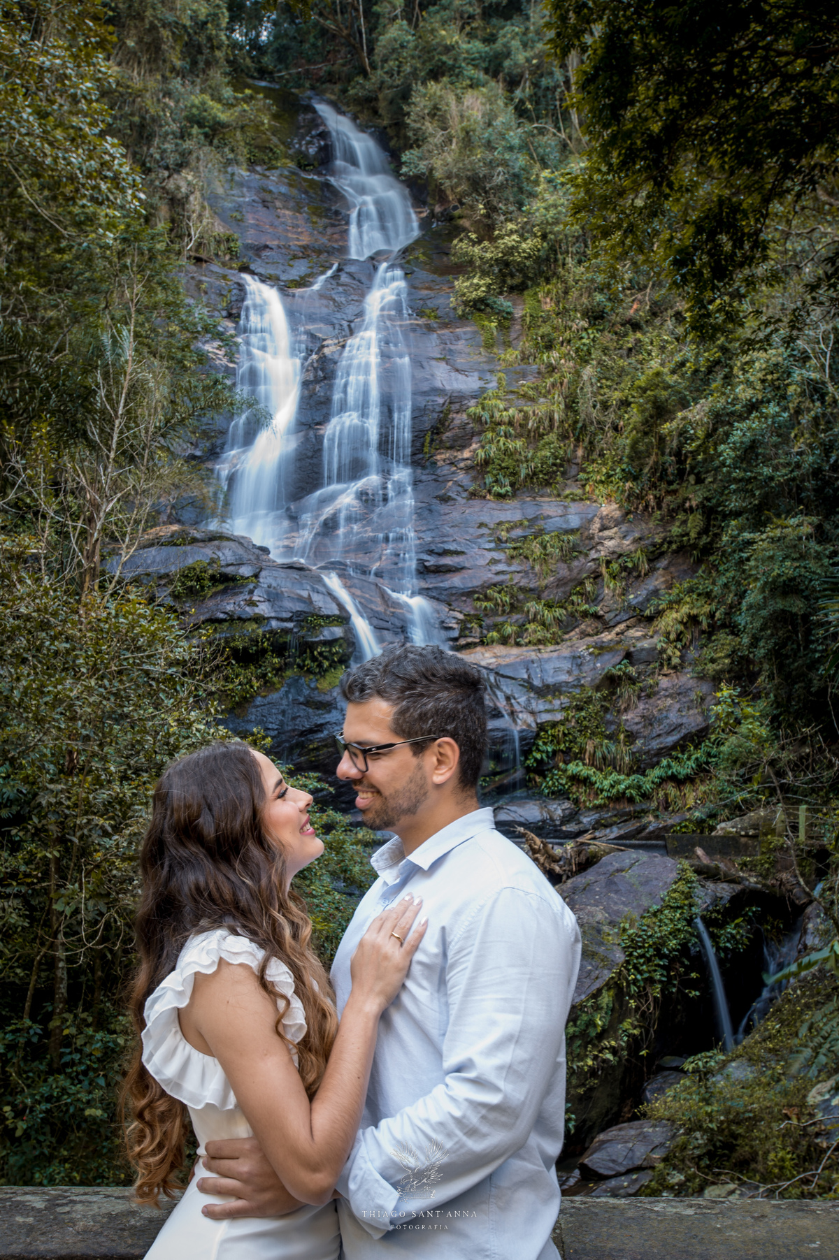 Ensaio pré wedding ambiente externo floresta da tijuca cachoeira vegetação