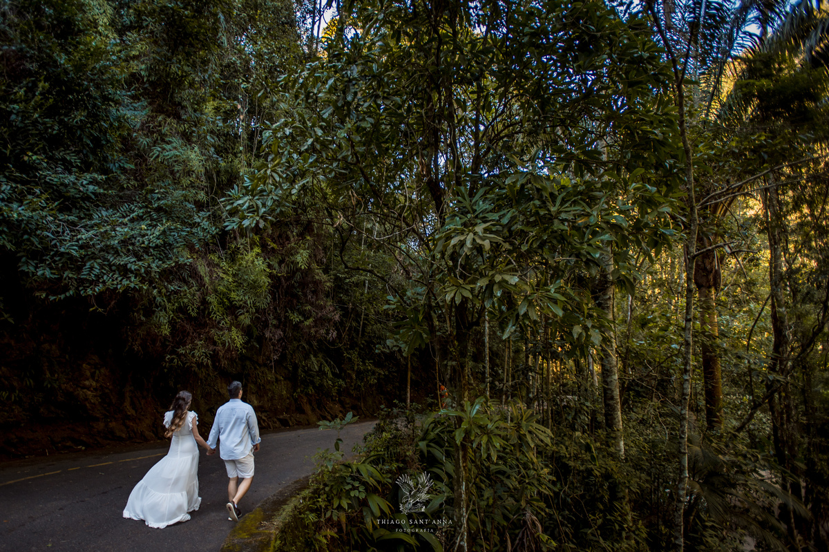 Ensaio pré wedding ambiente externo floresta da tijuca cachoeira vegetação