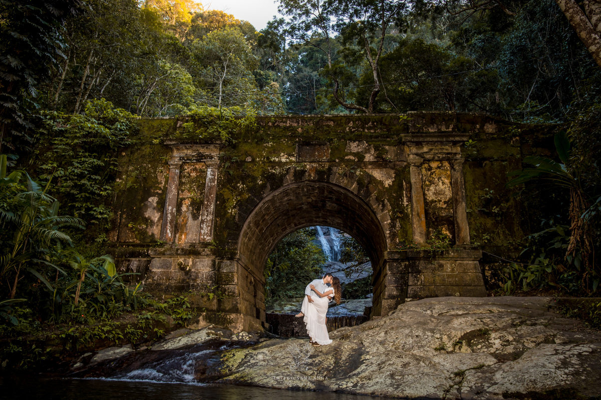 Ensaio pré wedding ambiente externo floresta da tijuca cachoeira vegetação