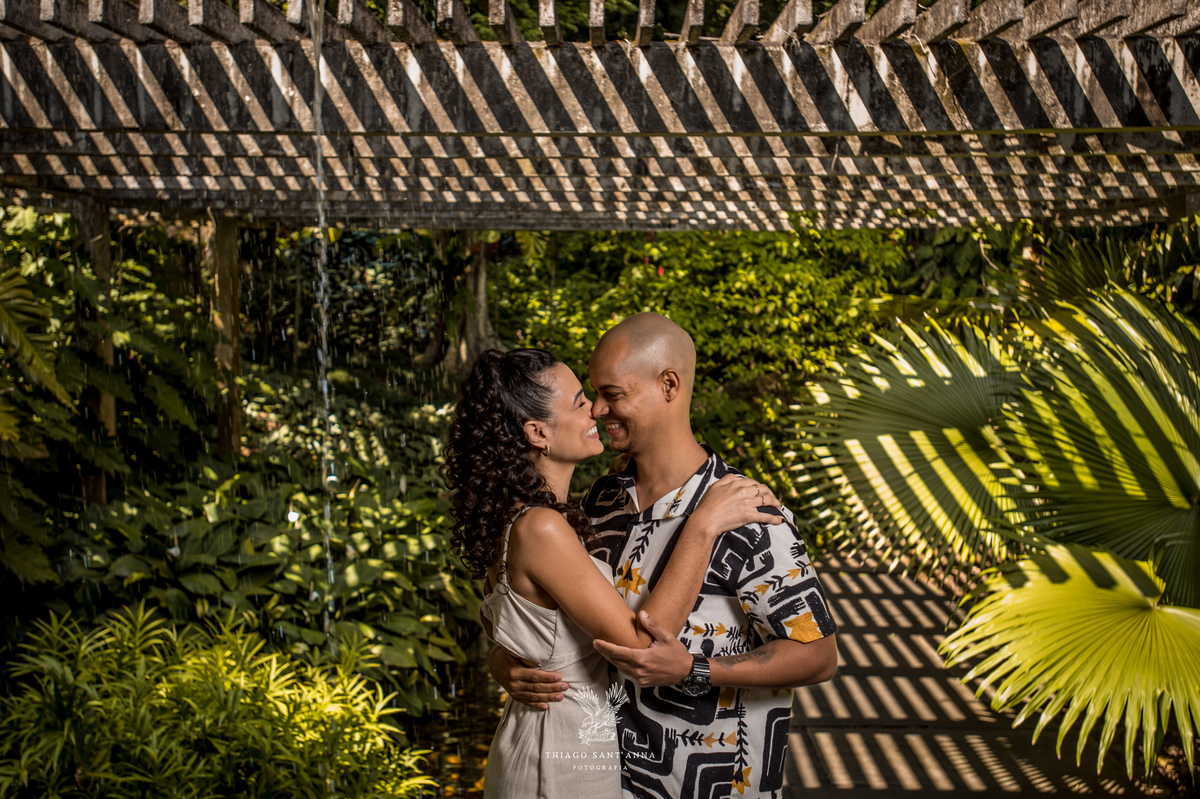 Ensaio pré wedding ambiente externo paisagem jardim 