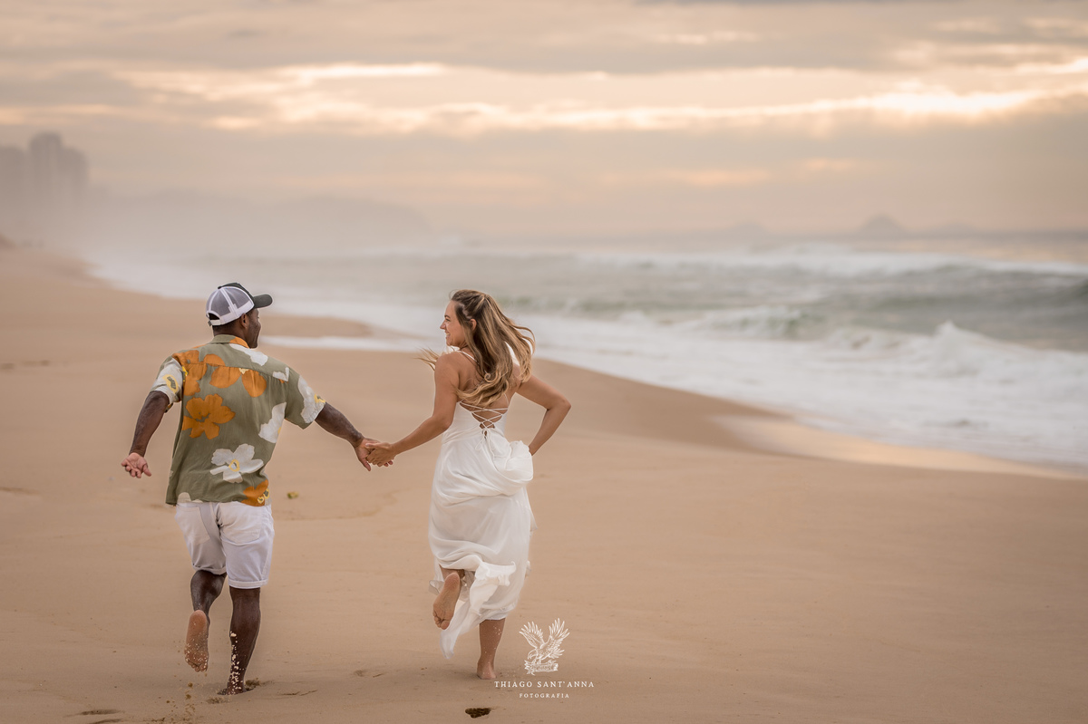 Imagem pre wedding na praia da barra