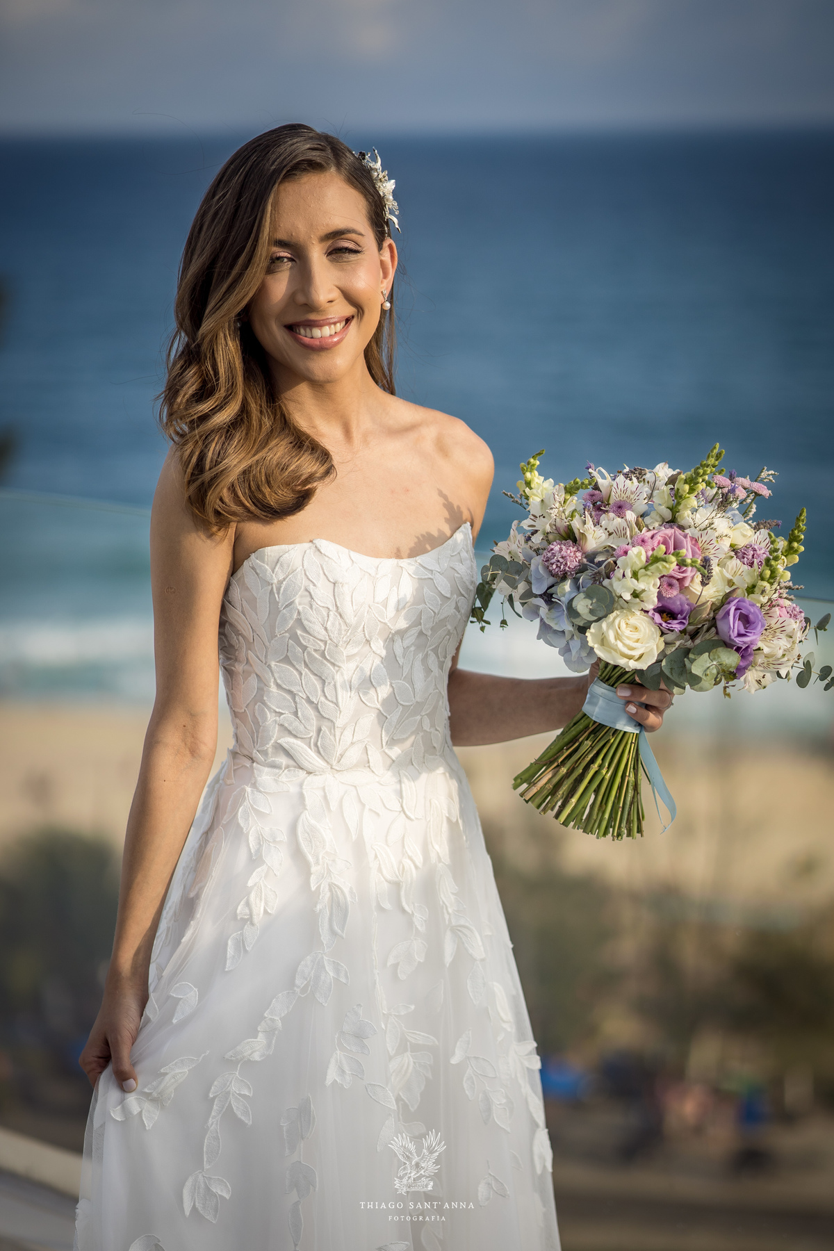 Vestido de noiva e buquê inspiração.