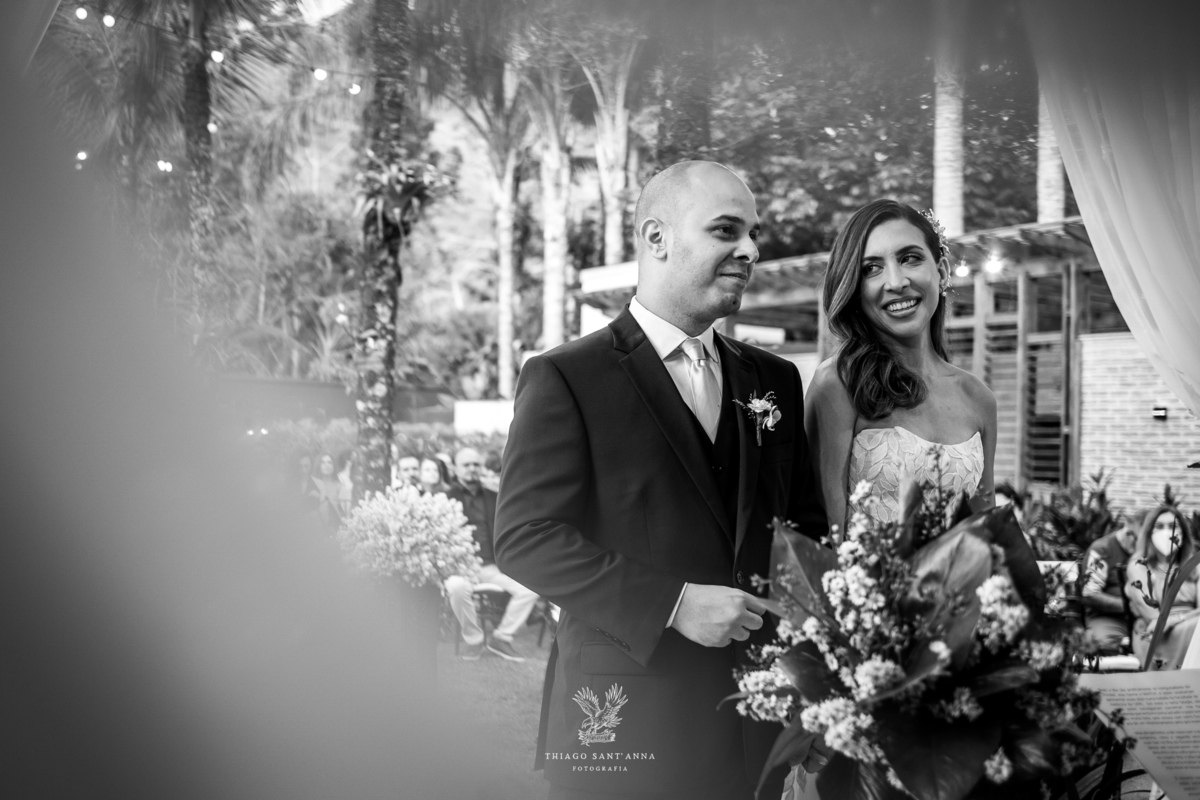 Noivos na cerimônia de casamento.