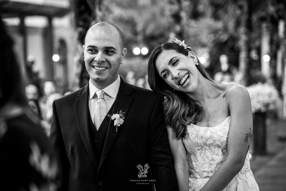 Noivos na cerimônia de casamento.