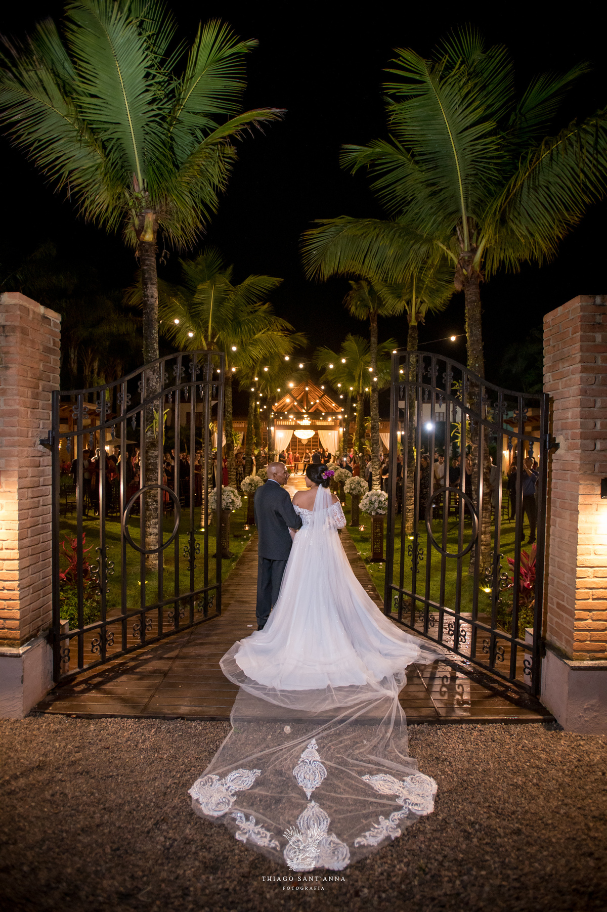 Entrada da noiva no cerimônia do casamento.