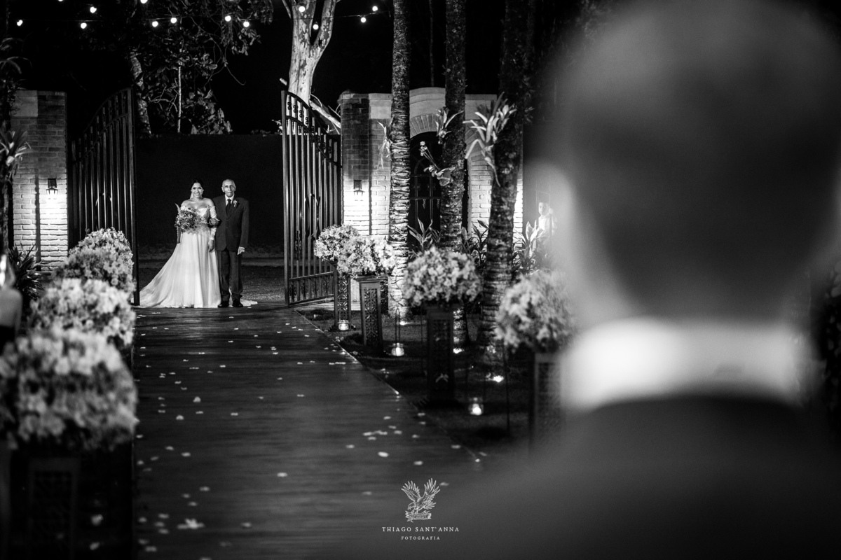Entrada da noiva no cerimônia do casamento.