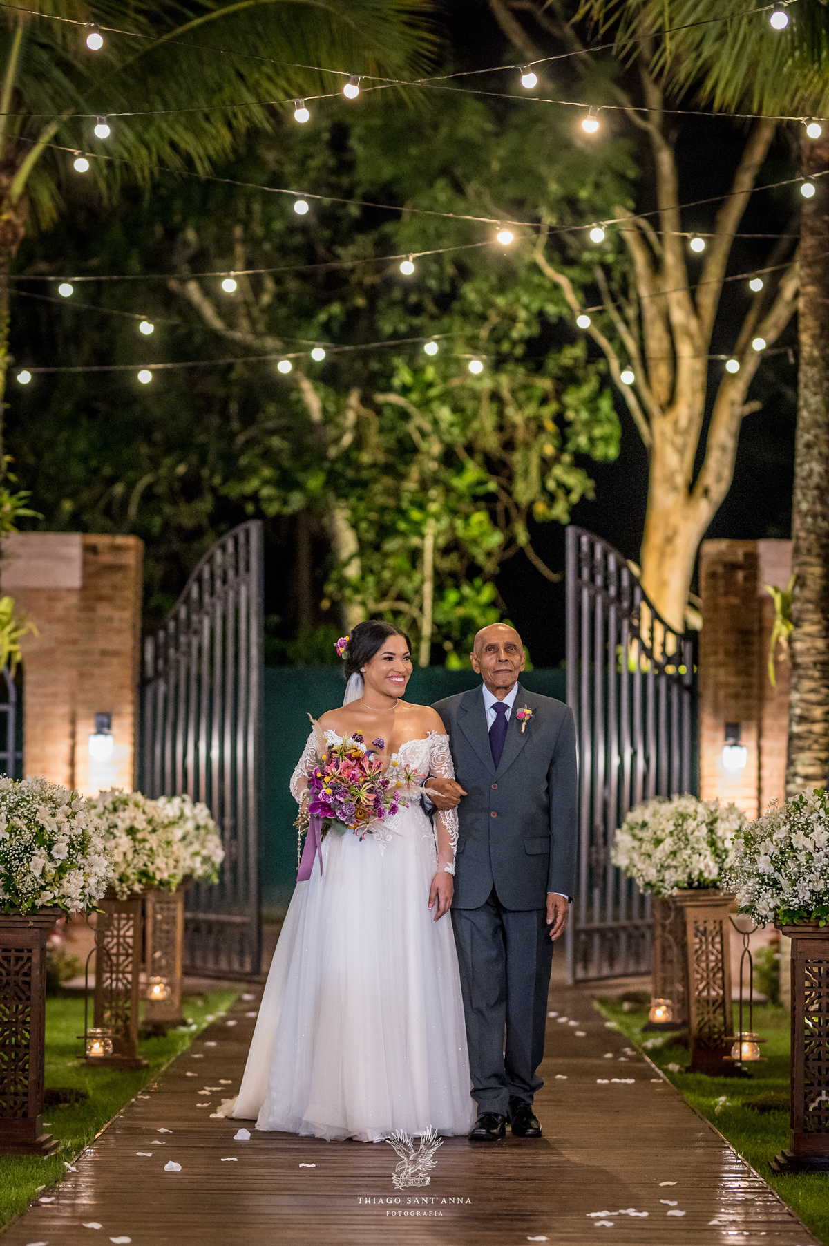 Entrada da noiva no cerimônia do casamento.