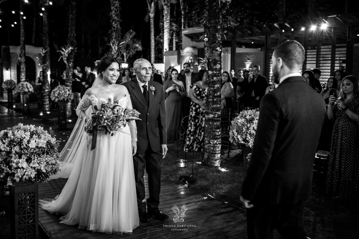 Entrada da noiva no cerimônia do casamento.