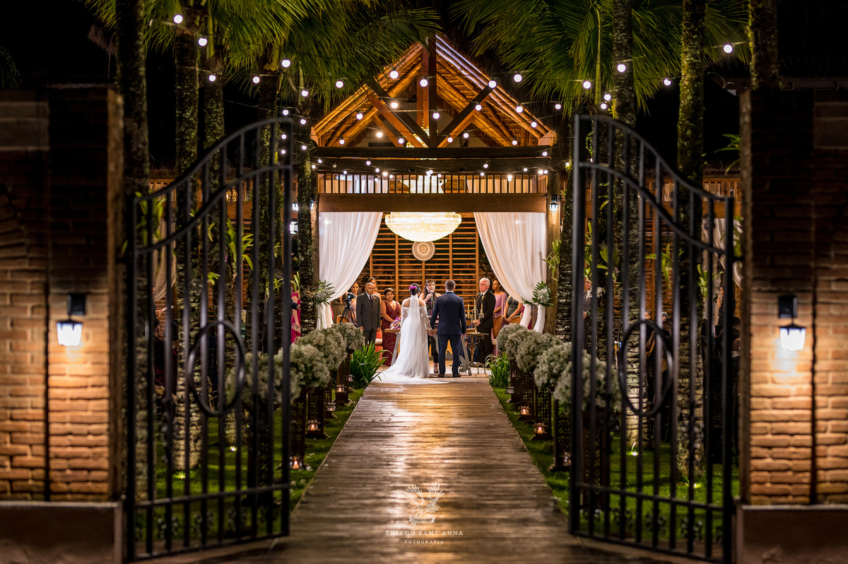 Noivos na cerimônia do casamento ideia de foto.