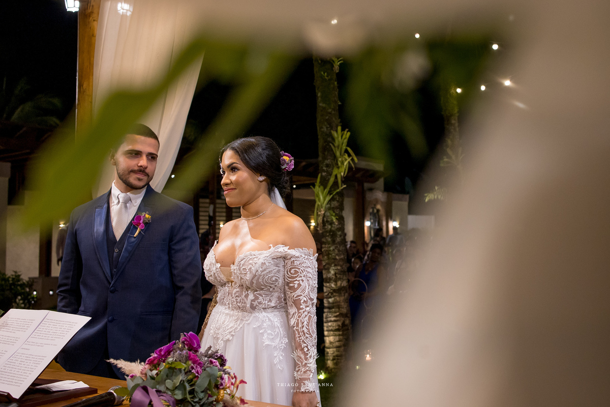 Noivos na cerimônia do casamento.