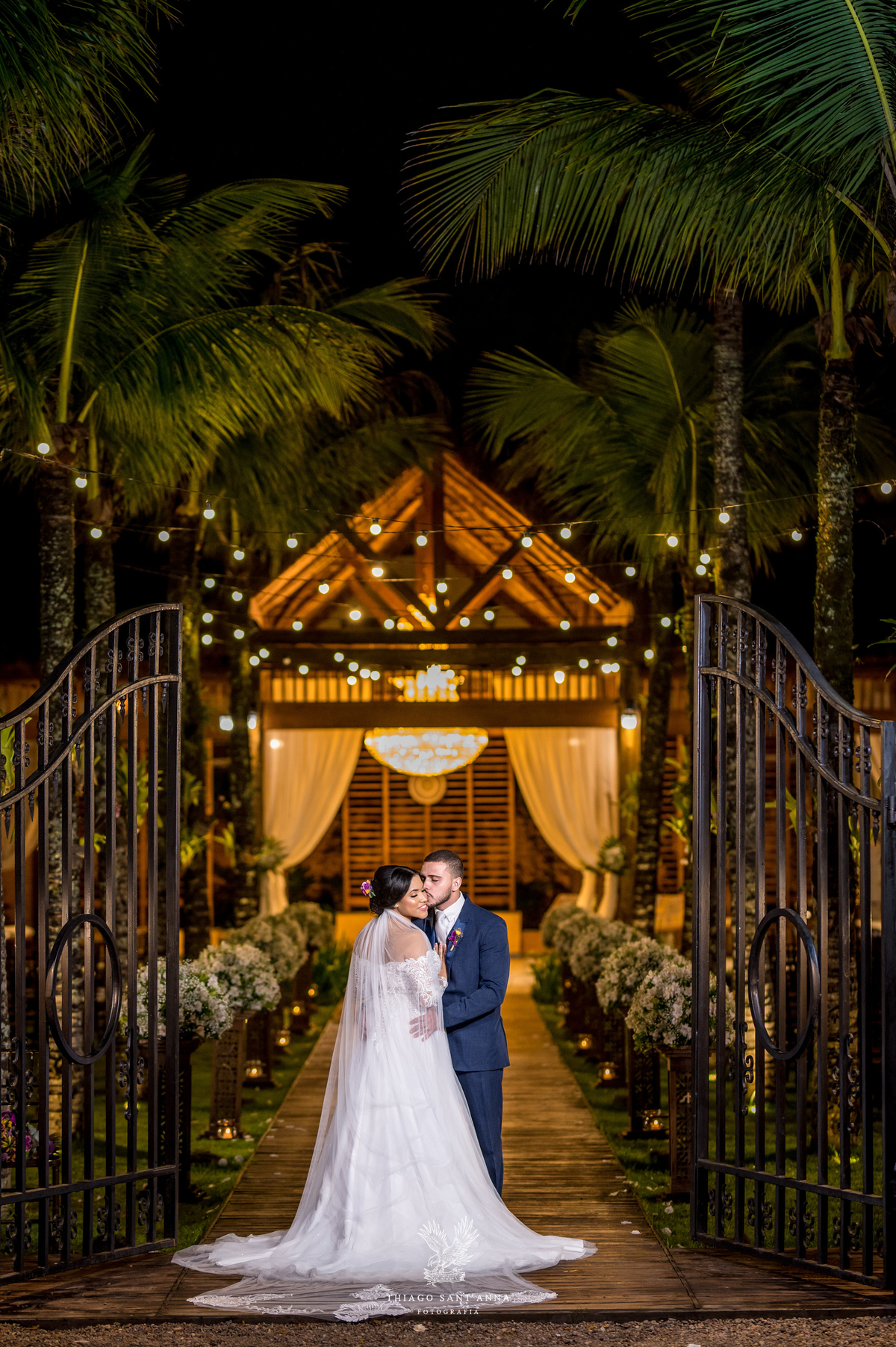 Noivos ensaio pós cerimônia casamento.