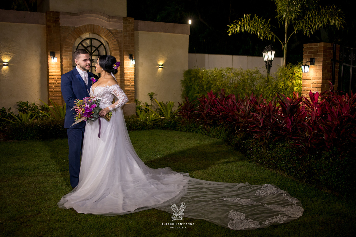 Noivos ensaio pós cerimônia casamento.