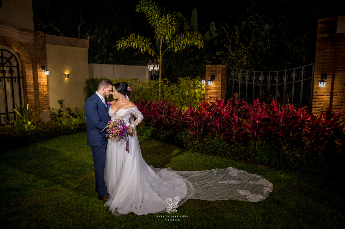 Noivos ensaio pós cerimônia casamento.