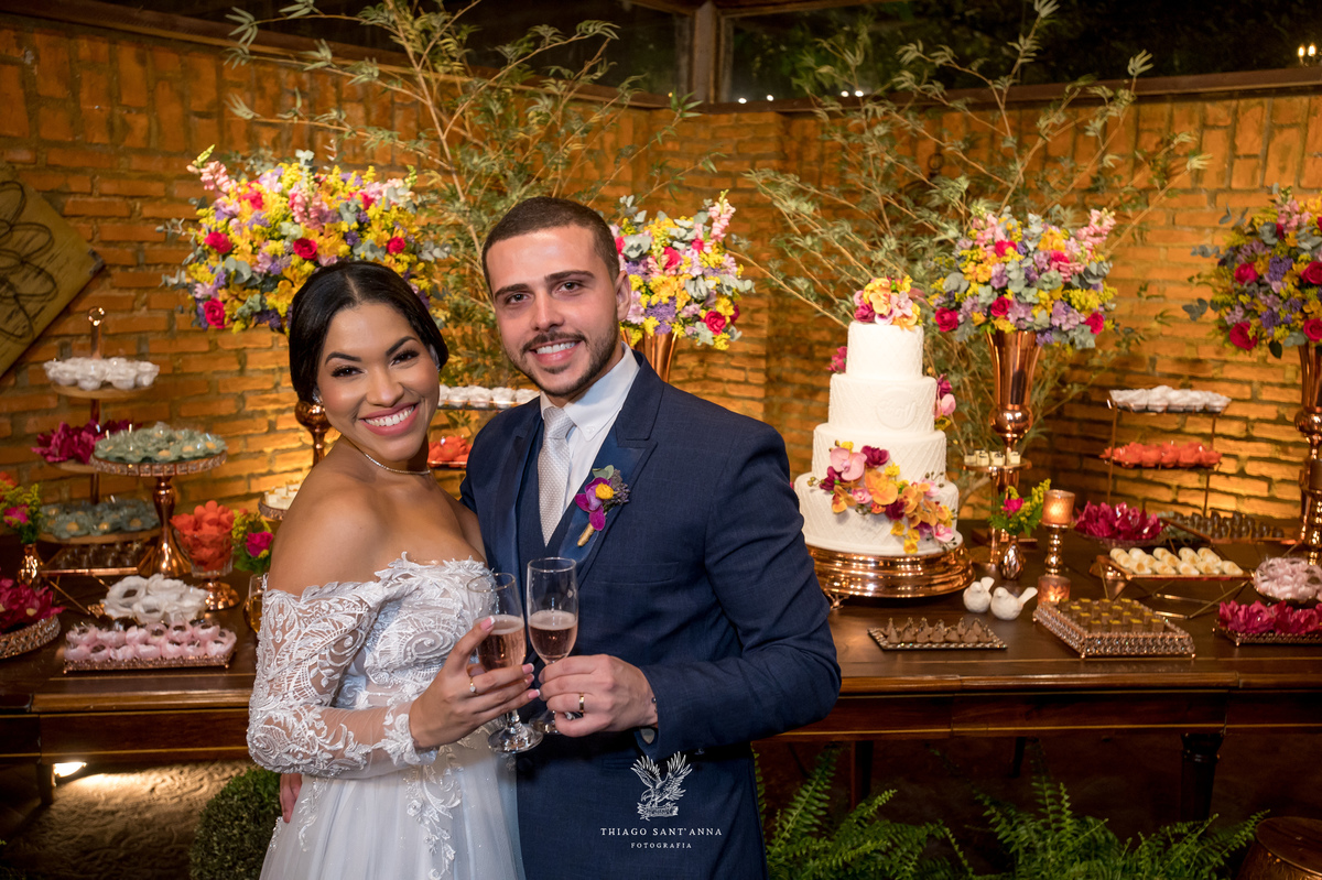 Festa de casamento com flores.