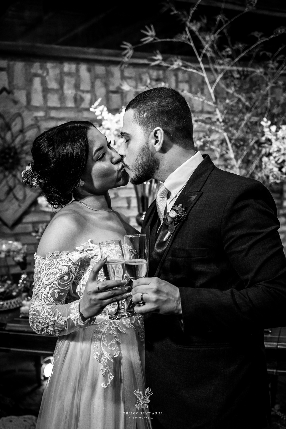 Noivos na festa de casamento.