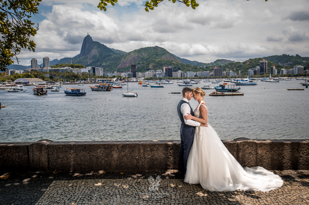 Ensaio no Rio de Janeiro de casamento com vestido de noiva.