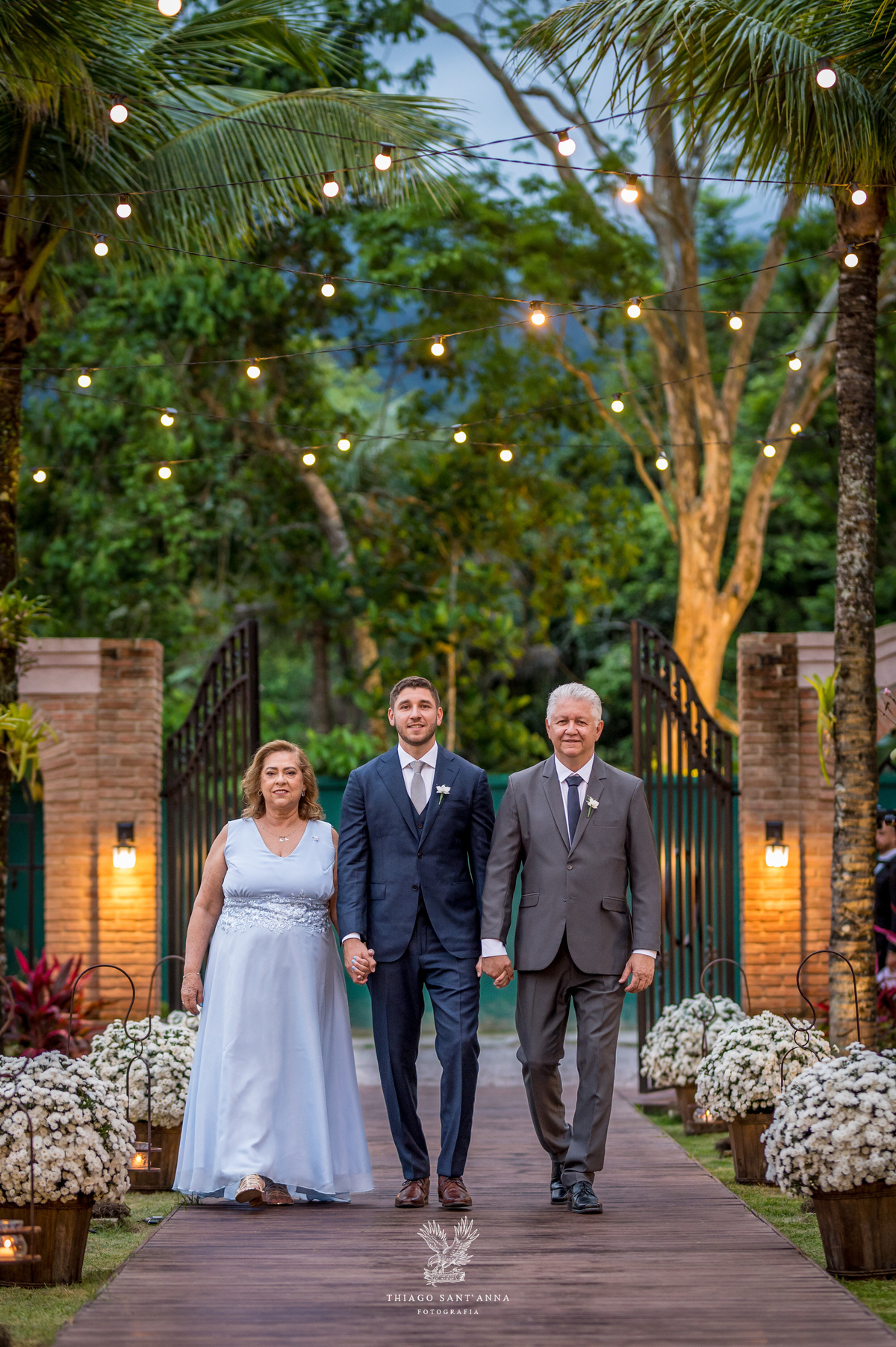 Entrada do noivo na cerimônia casamento.
