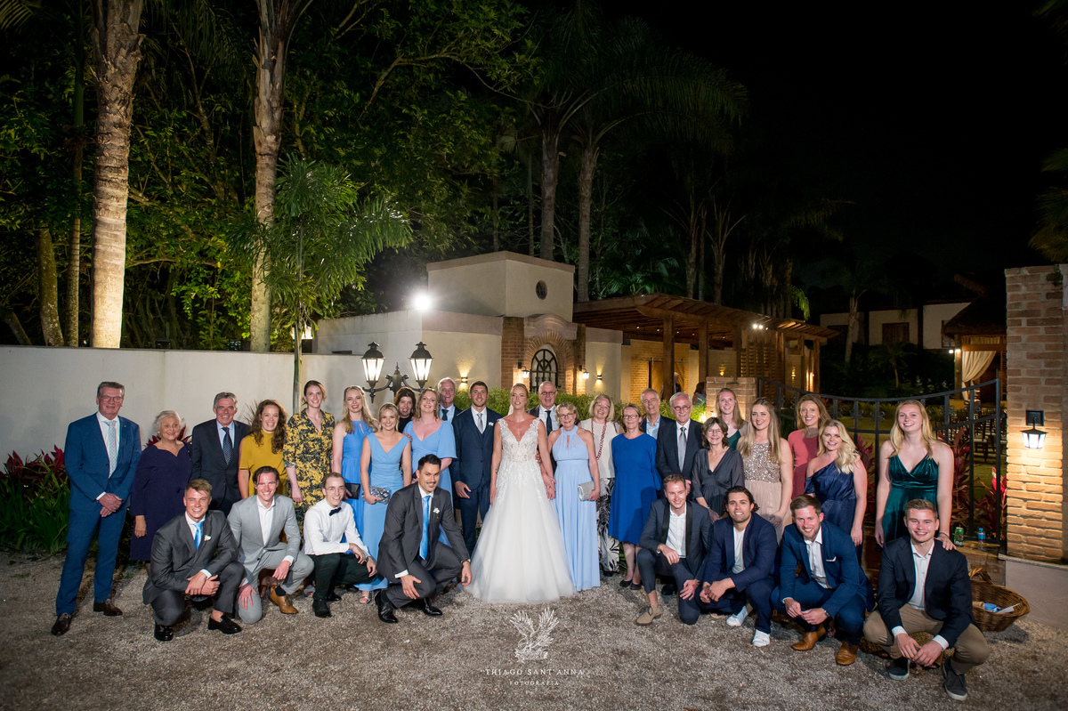 Noivos e família.