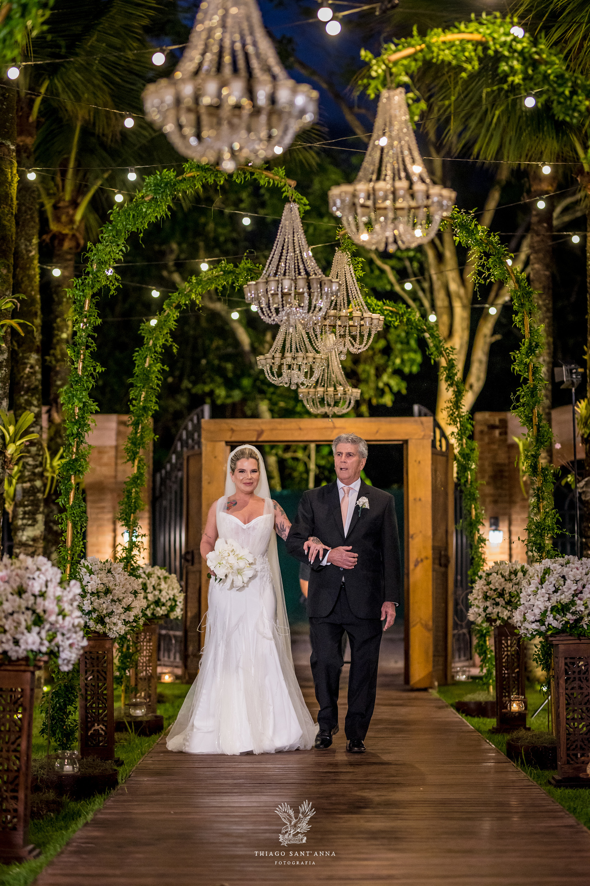 Entrada da noiva no casamento.
