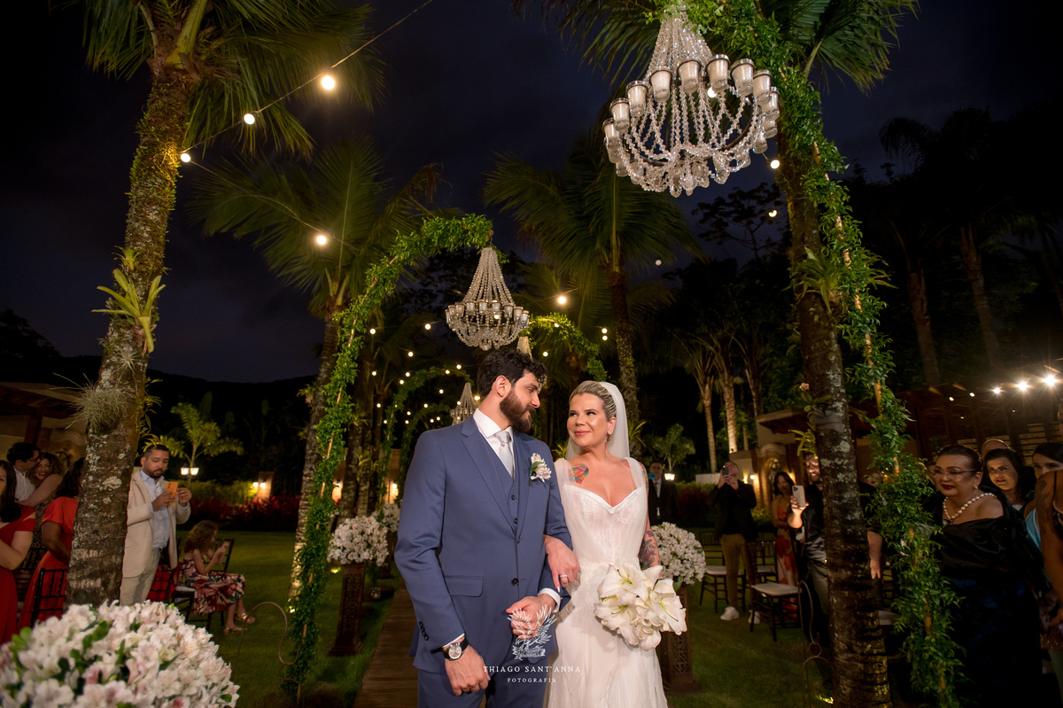 Noivos na cerimônia do casamento.