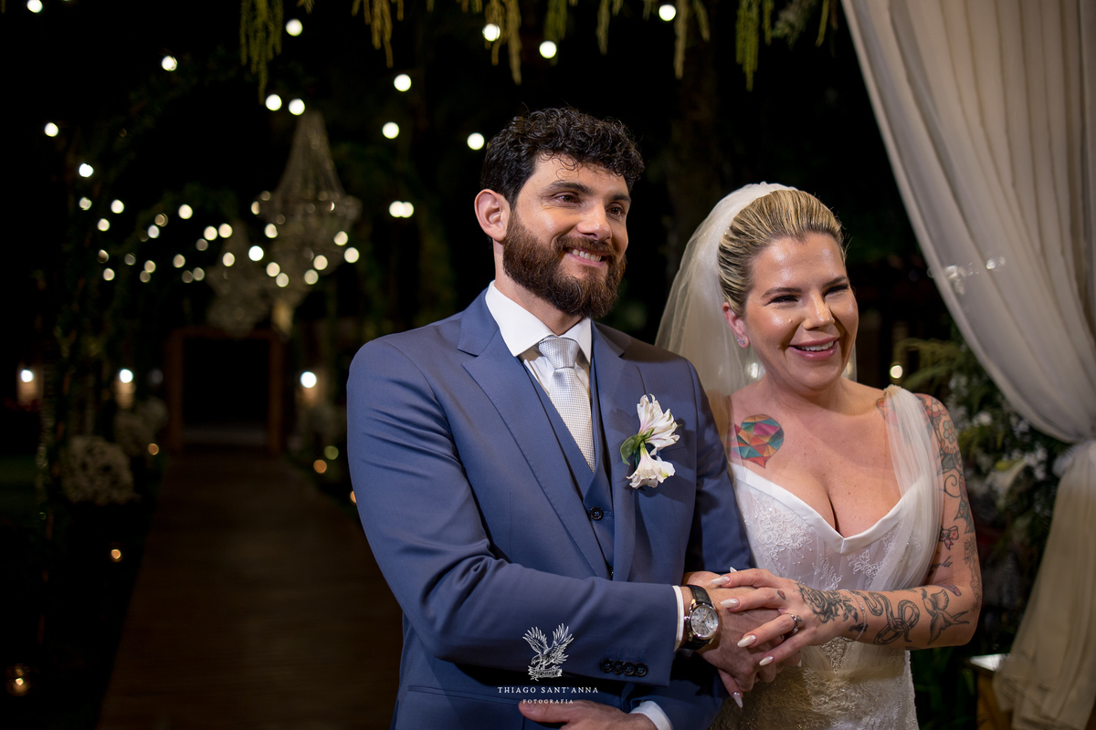 Noivos na cerimônia de casmento.