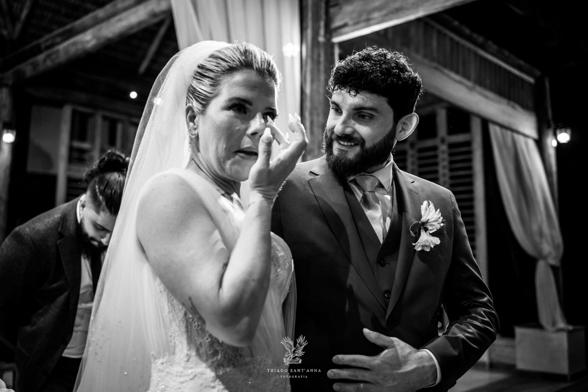 Noivos na cerimônia de casmento.