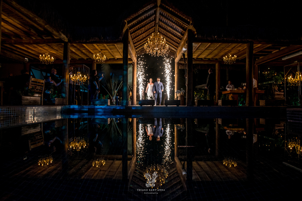 Entrada dos noivos na festa pós cerimônia.