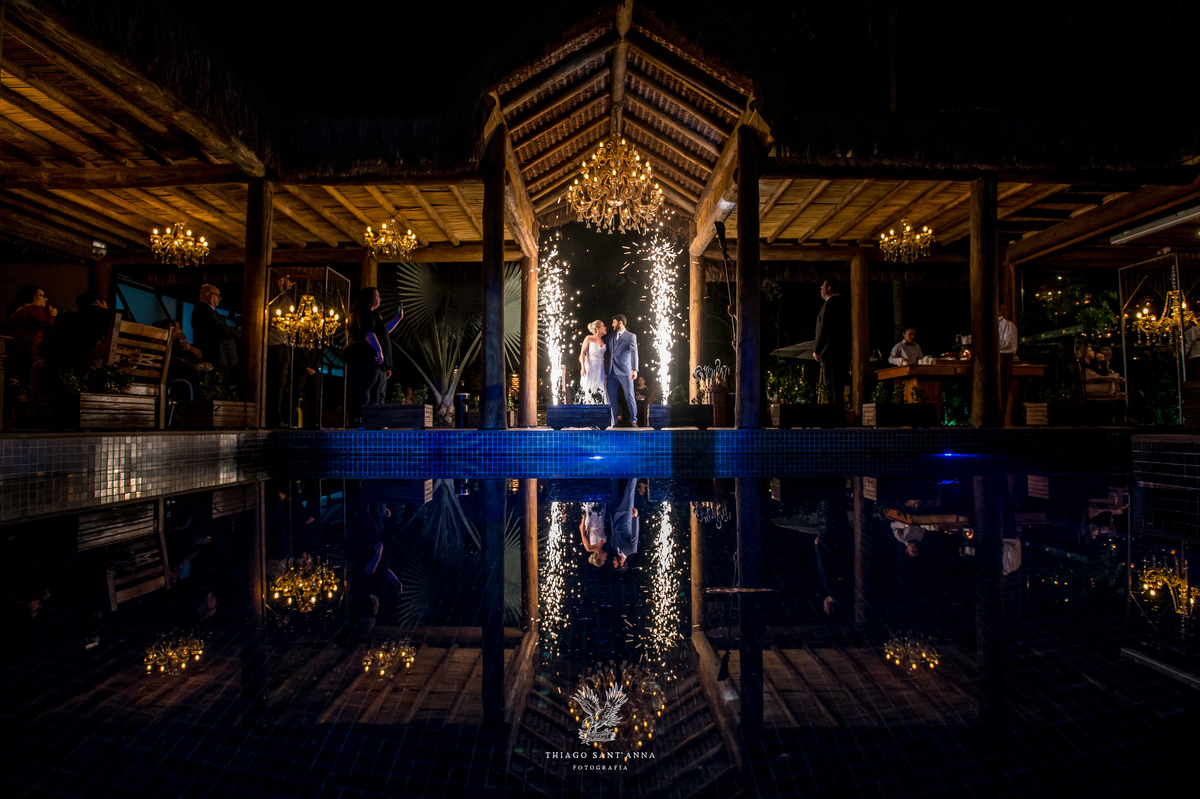 Entrada dos noivos na festa pós cerimônia.