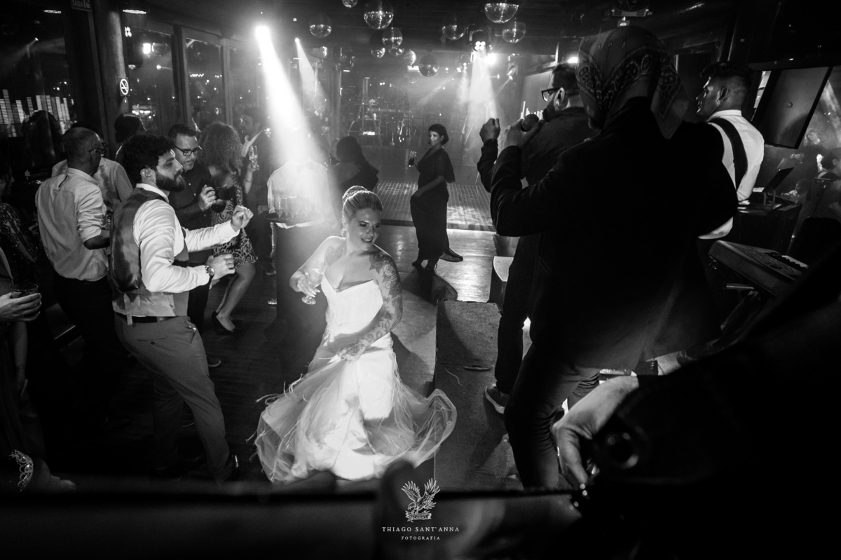 Noiva na pista de dança.