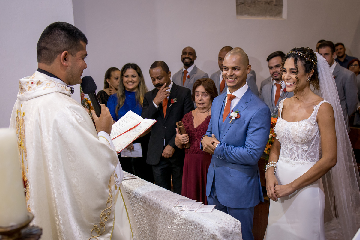 Casamento e cerimônia na igreja.