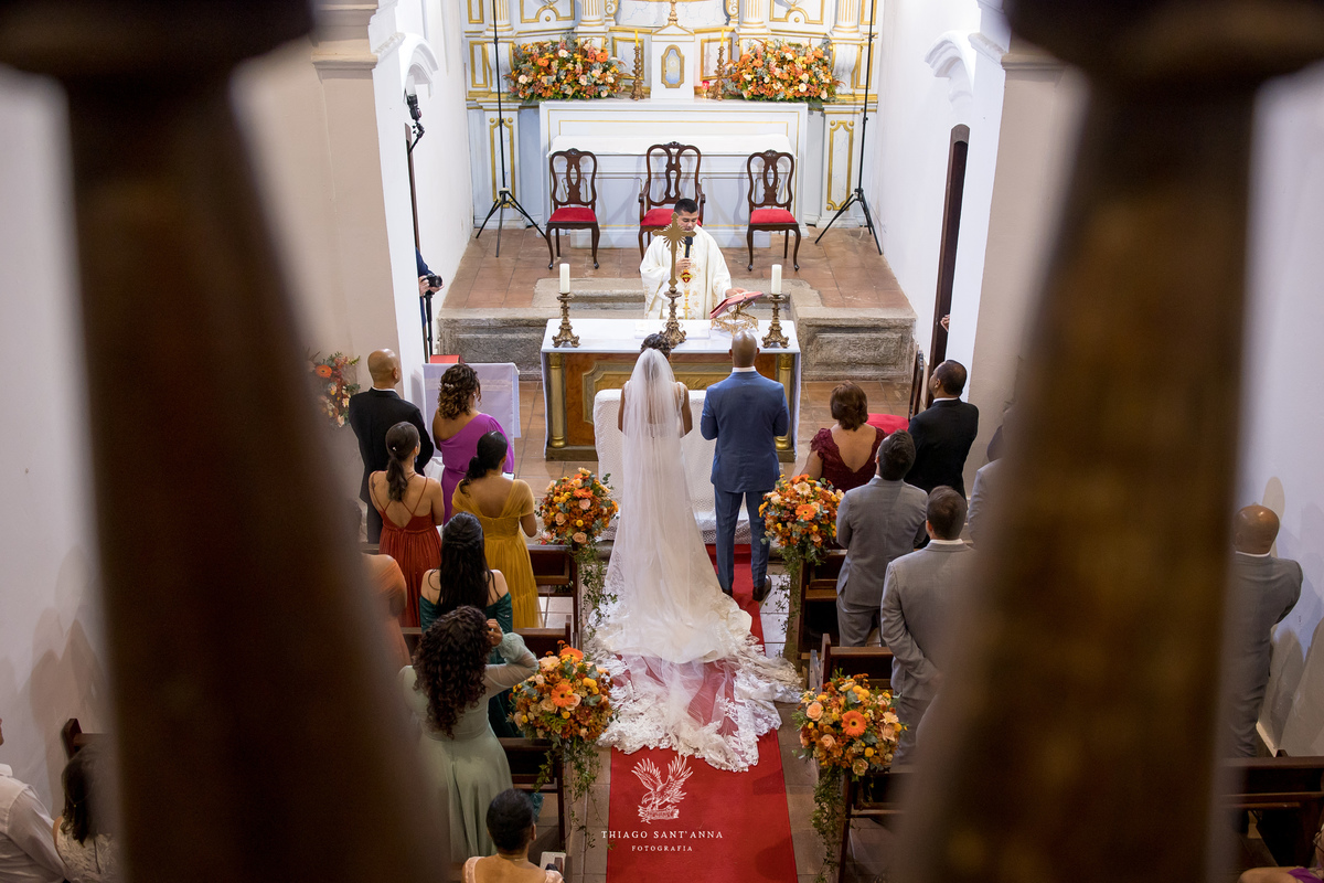 Casamento e cerimônia na igreja.