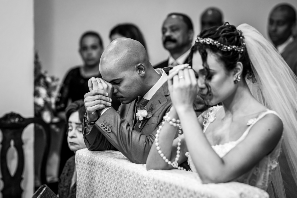 Oração dos noivos na cerimônia casamento.