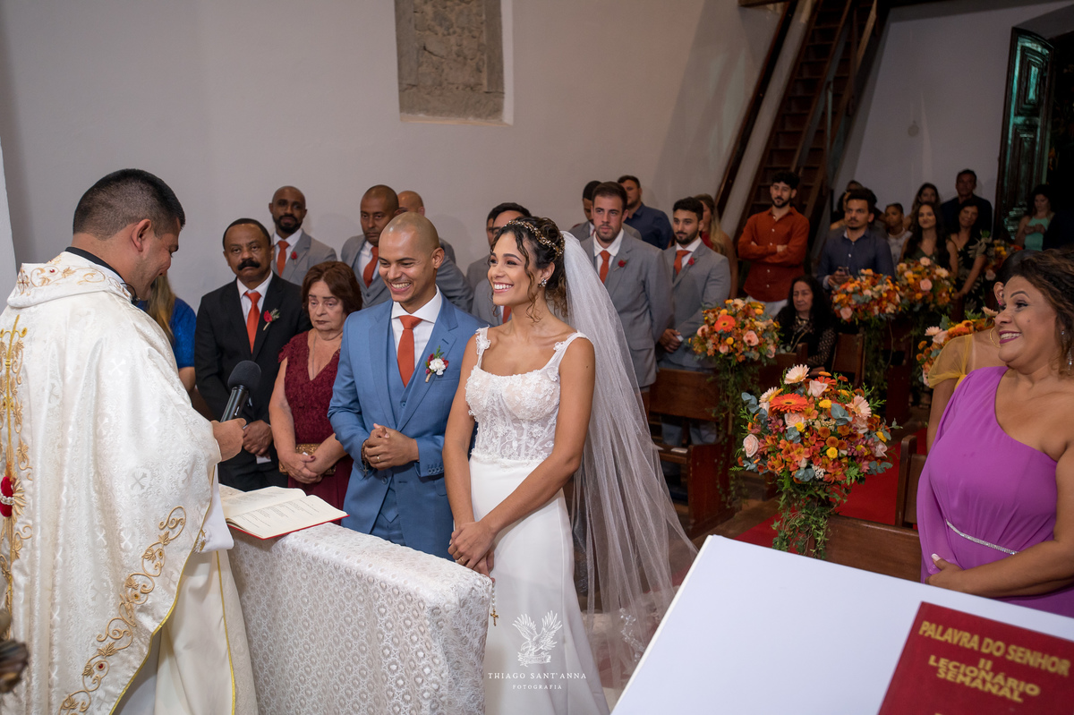 Casamento e cerimônia na igreja.