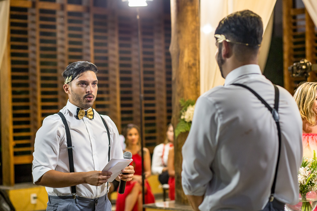 Troca de votos em cerimônia de casamento.