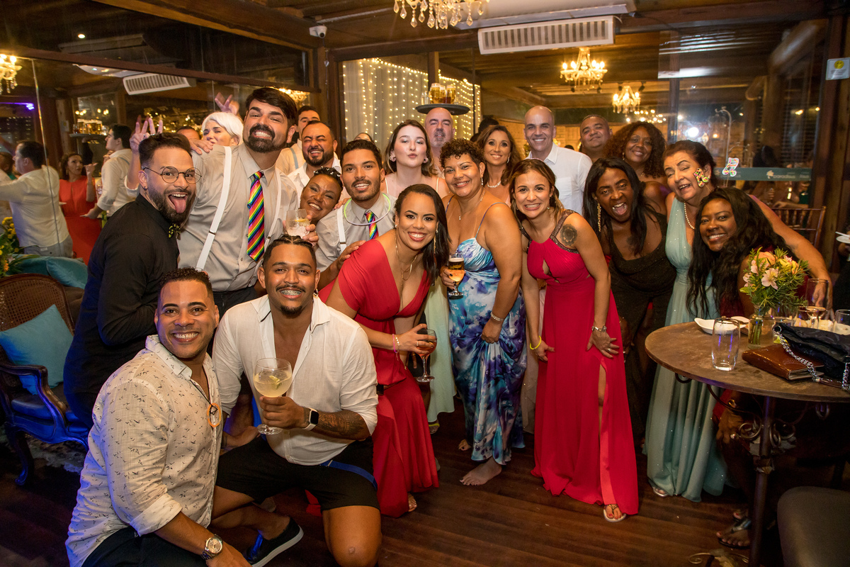 Foto de família e amigos casamento.