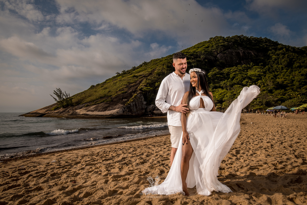 Ensaio na praia para casamento.