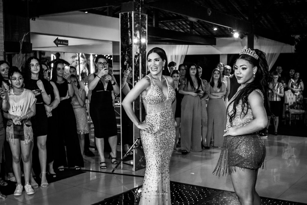 Dança com a mãe pós valsa 15 anos.