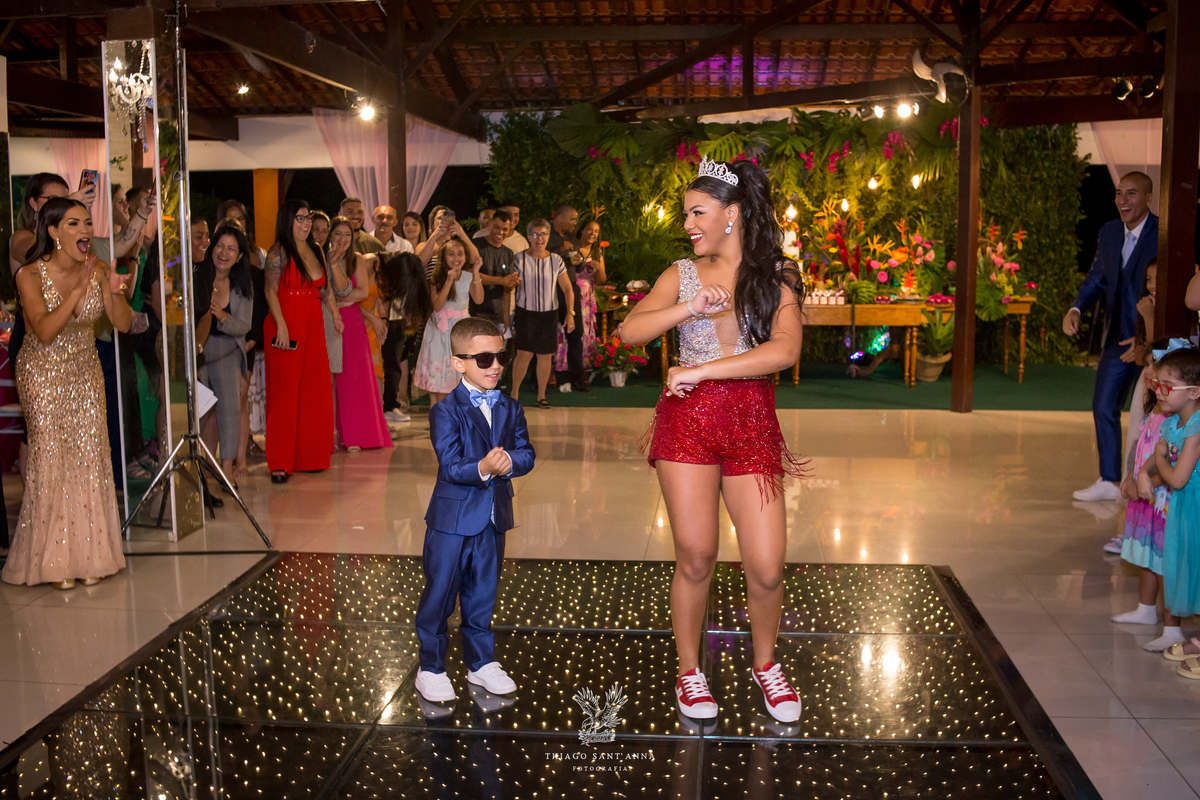 Dança com irmão festa de 15 anos.