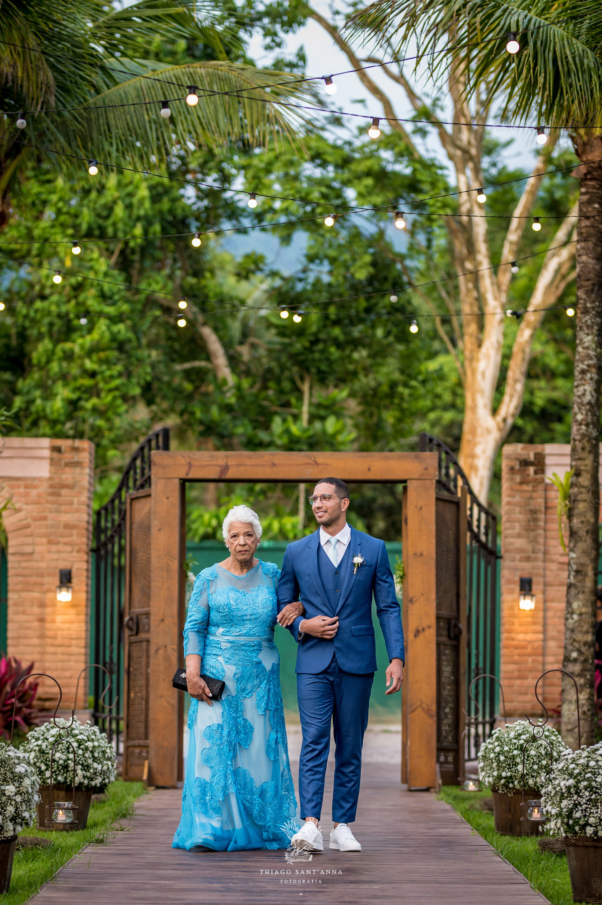 Entrada do noivo na cerimônia casamento.
