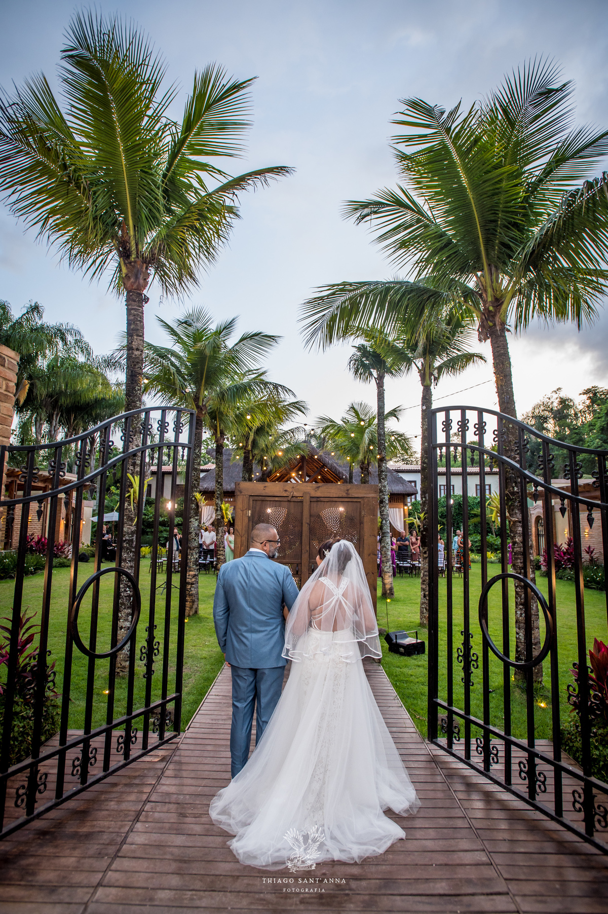 Entrada da noiva no casamento.