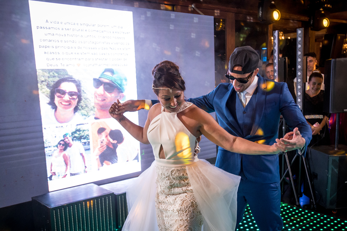 Dança dos noivos / Abertura da pista de dança.