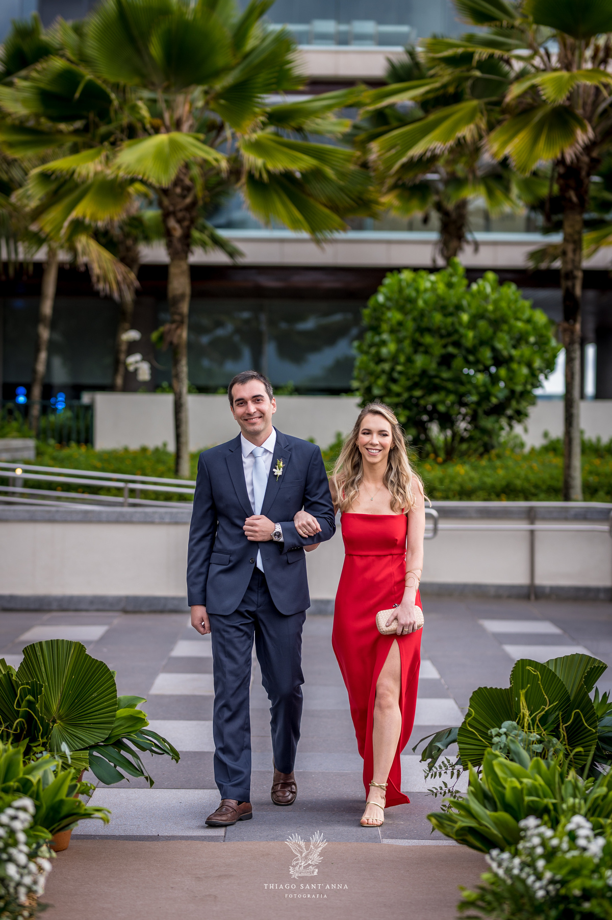 Entrada das madrinhas e padrinhos no casamento.